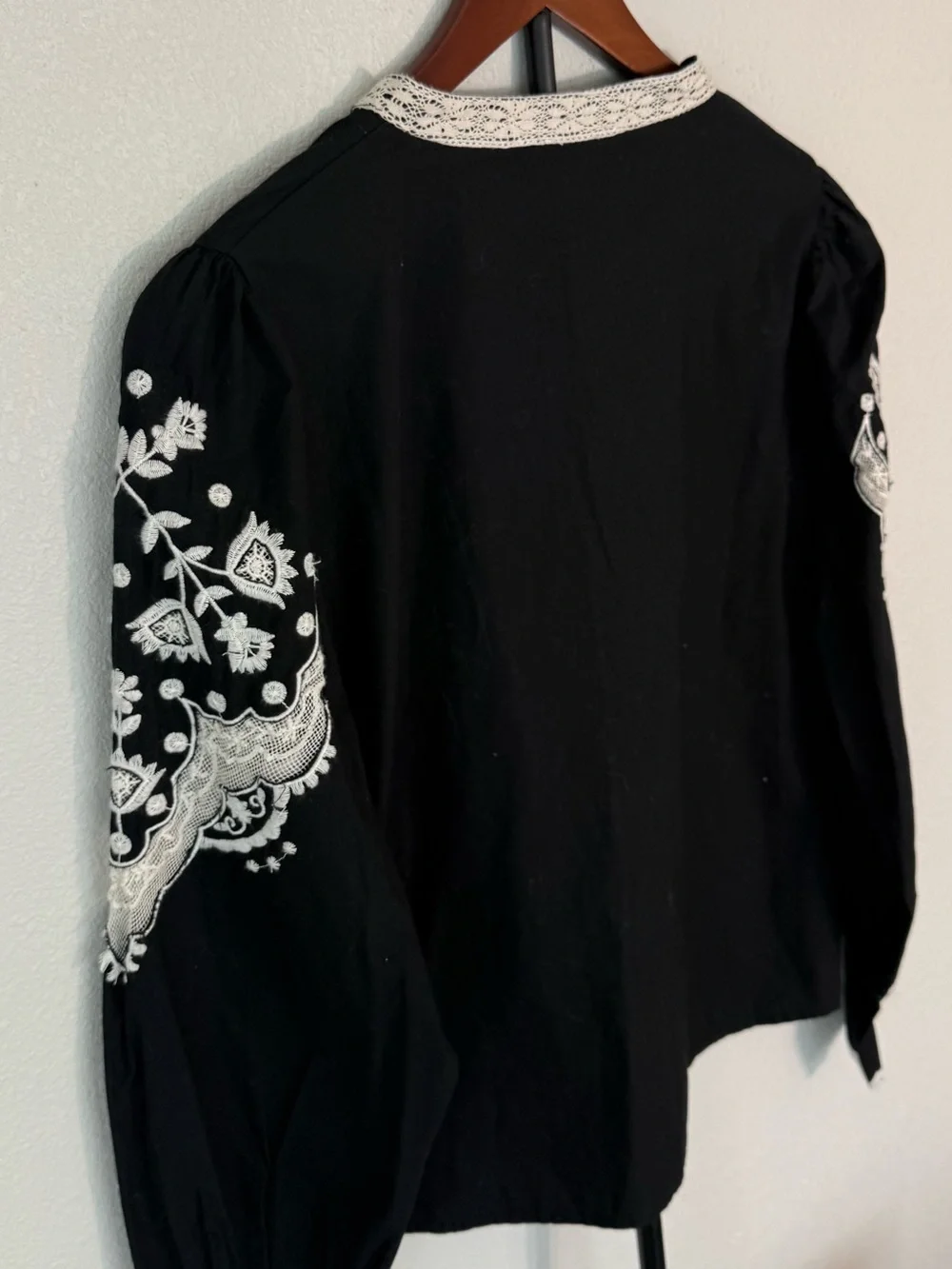 Anthropologie Jennifer Grace Embroidered Button-Down Blouse Black White Floral M